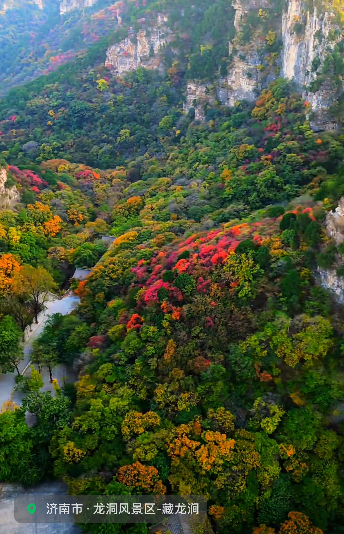 藏龙涧位于济南龙洞风景区,是一处理想的探险和自然观光胜地.