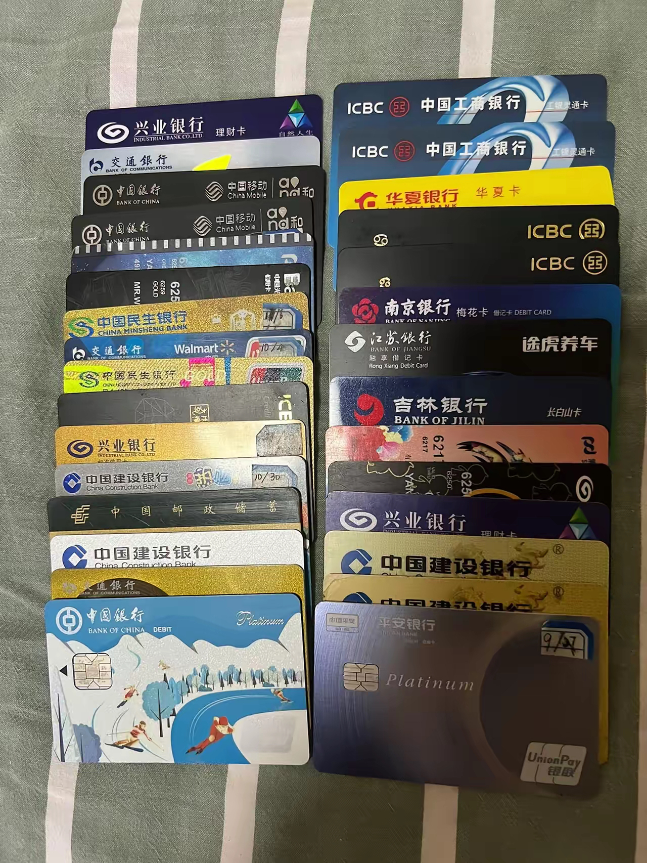 总算明白了 为什么现在银行办银行卡都不办了 原来原因在这里 现在