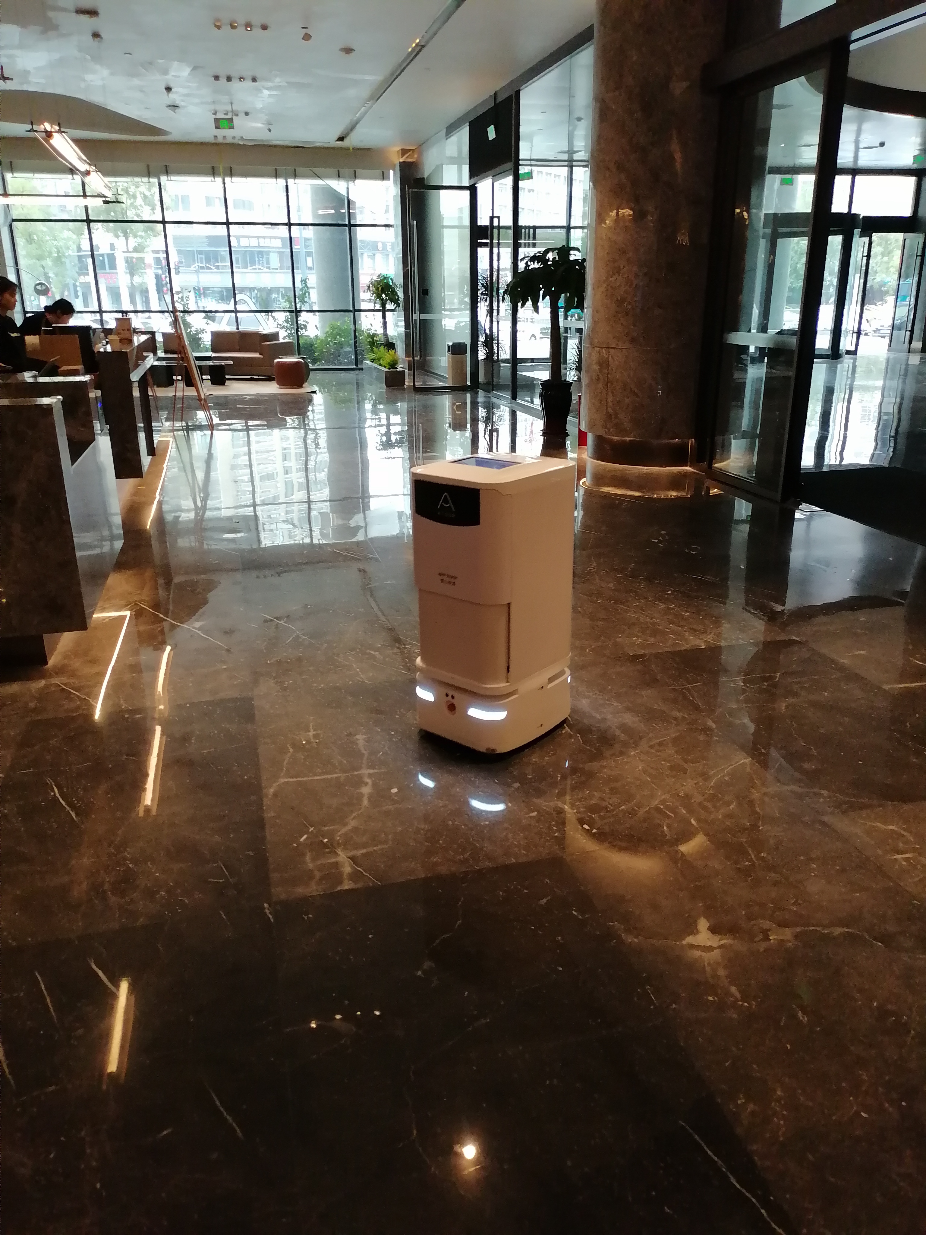 杭州电话机器人服务中心(杭州哪里有卖机器人服务员的实体店)