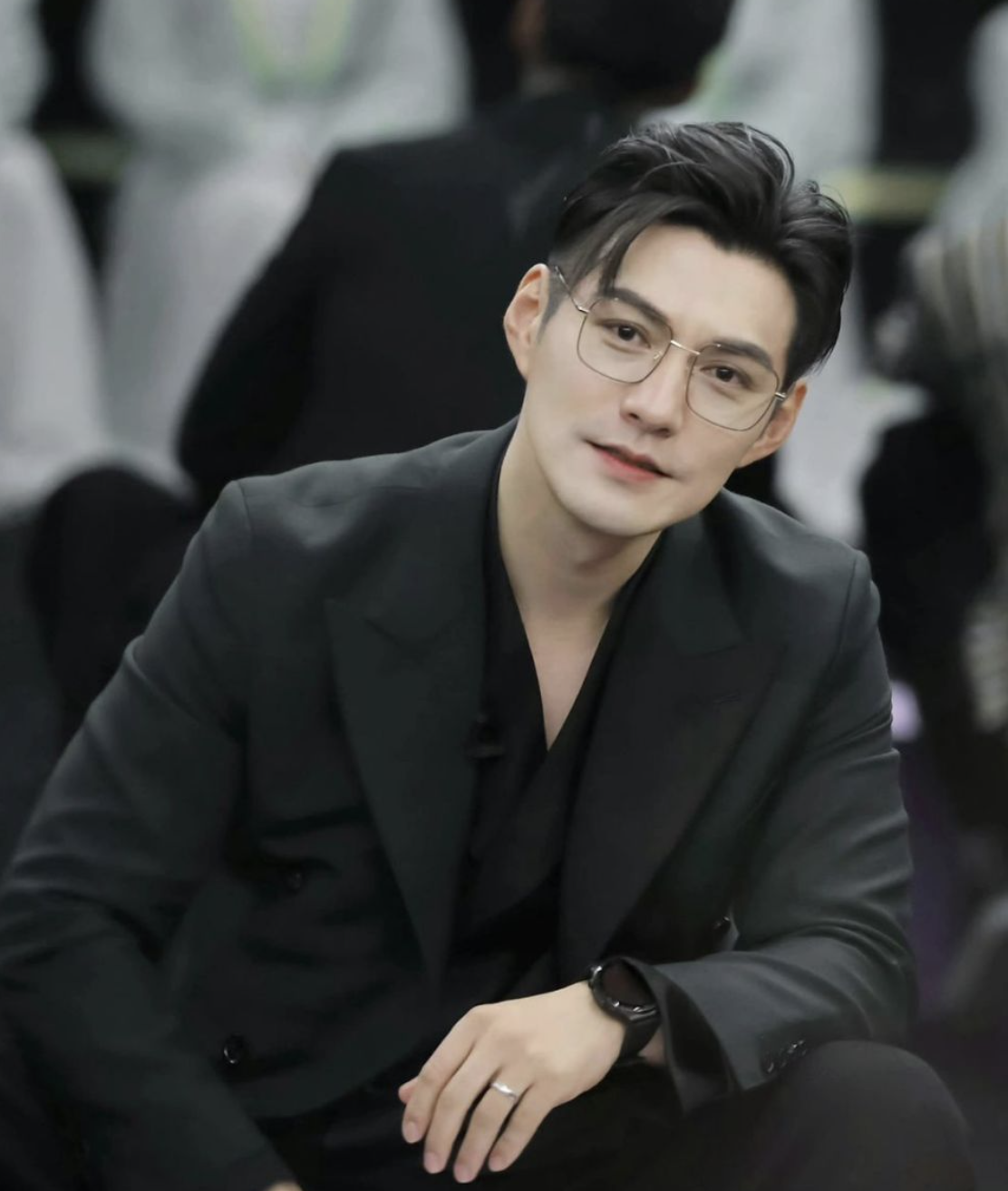 反而一些公认的帅哥成了"沧海遗珠",比如严宽