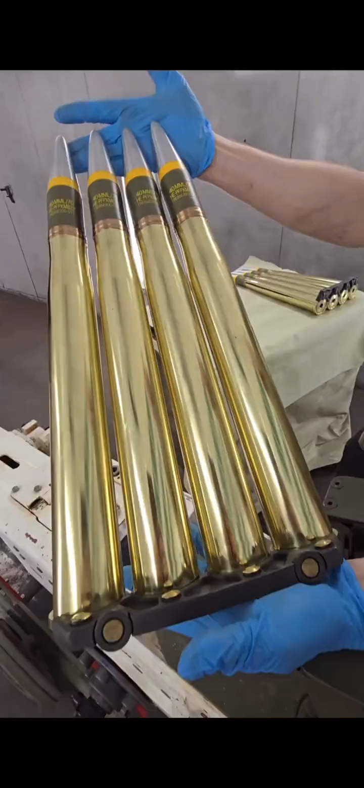 这高射炮弹真的很长呀