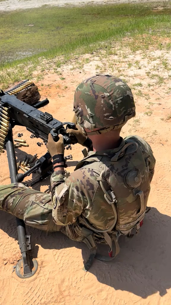 这m2重机枪射击训练太震撼了