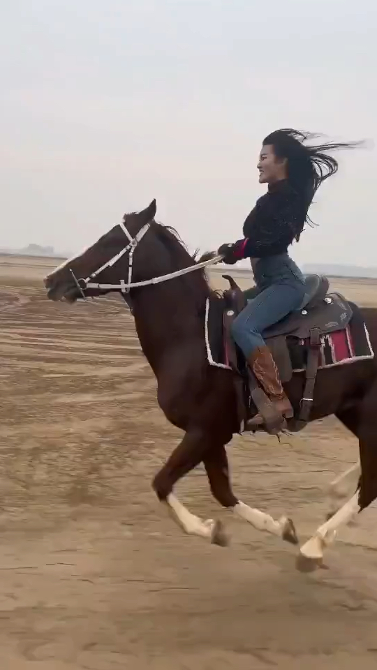 骑马的女人太会了.