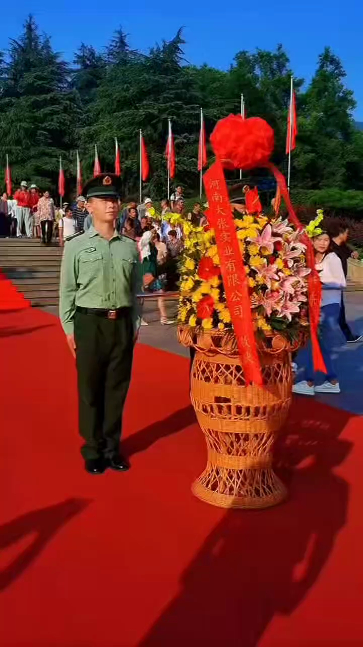 74年前中国人民志愿军跨过鸭绿江赴朝鲜,如今人民韶山缅怀伟人