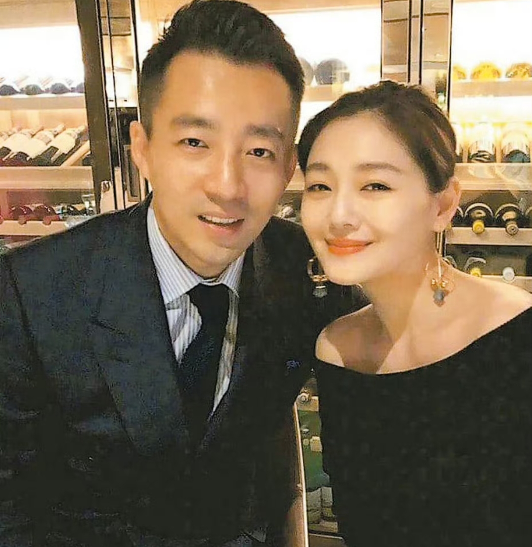 据悉因大s与具俊晔再婚后前夫汪小菲拒绝依协议支付费用大s先前以