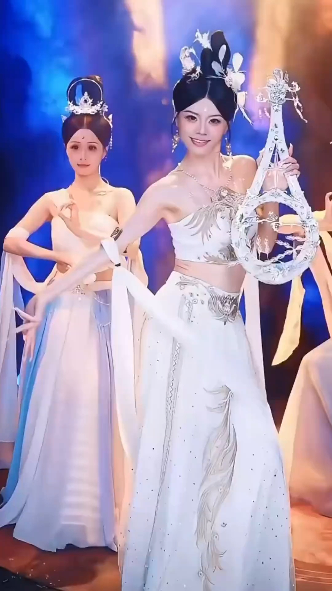 恒大歌舞团美女舞蹈舞姿迷人