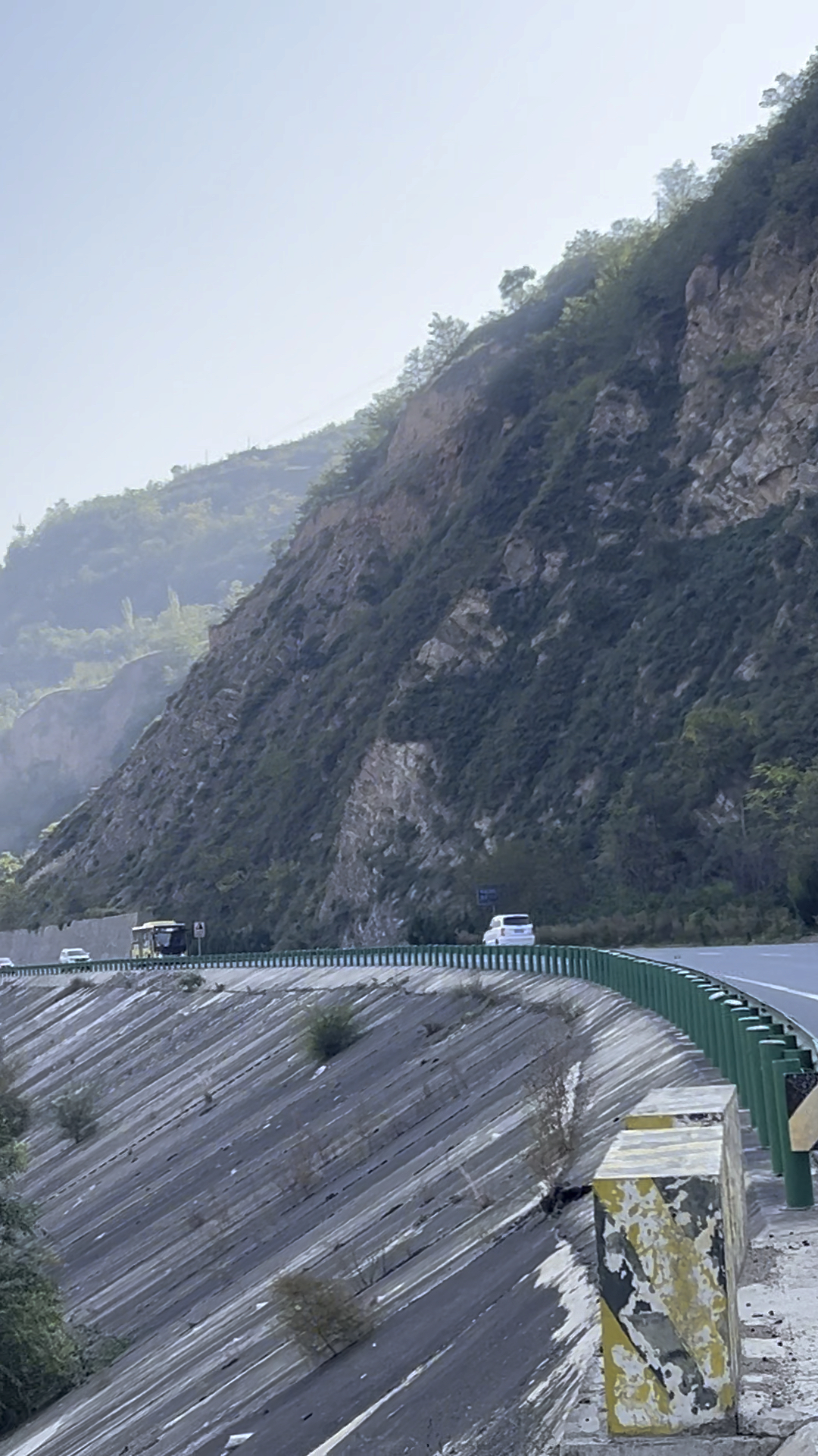 天水的这条公路沿着渭河修建