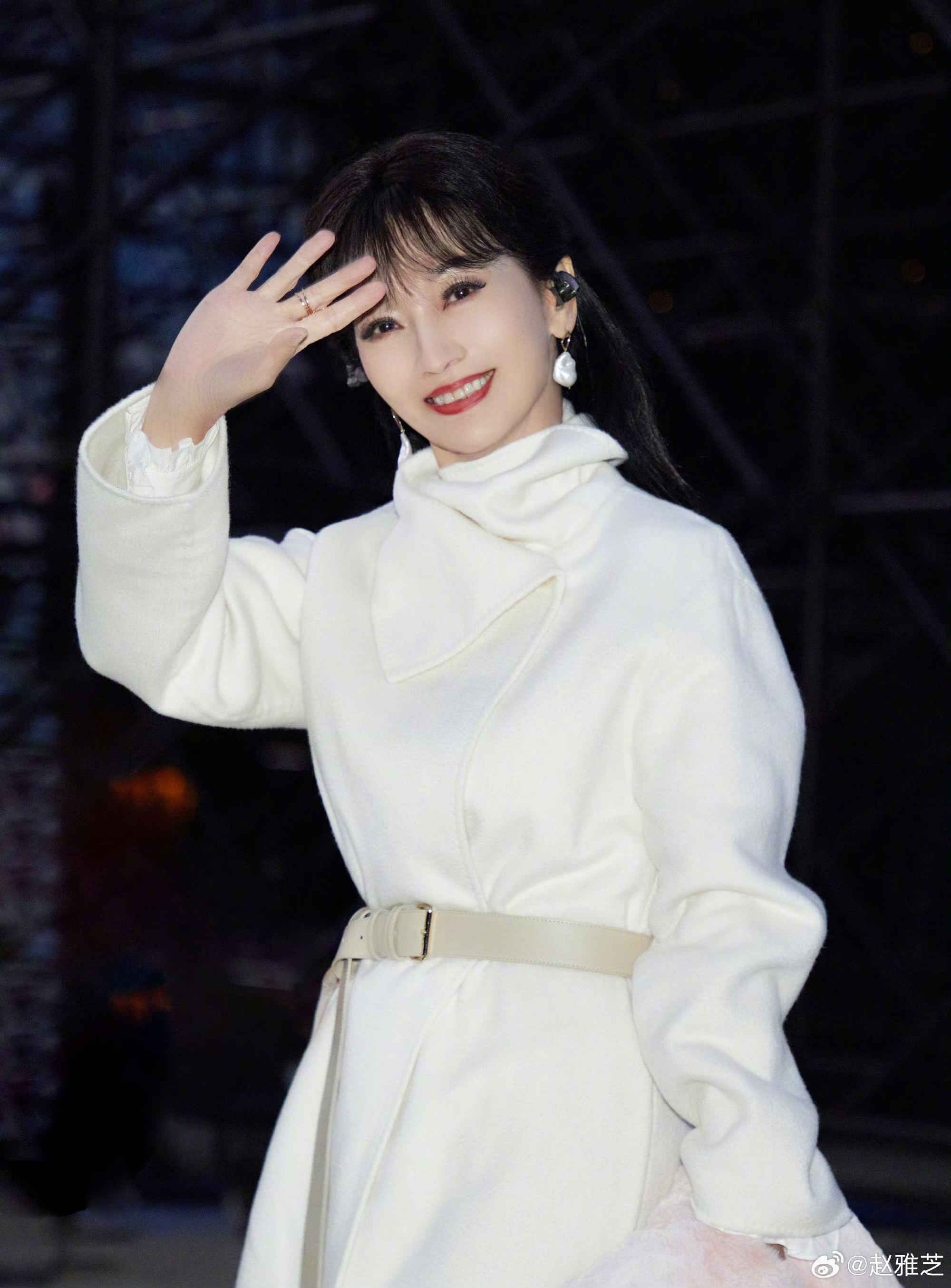 芝姐这白大衣太美了,原来又去约会喽!