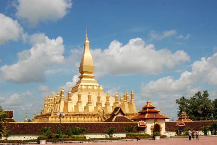 沁园春·老挝之旅 作者/王铁民 老挝风光,千里探寻,万里路遥