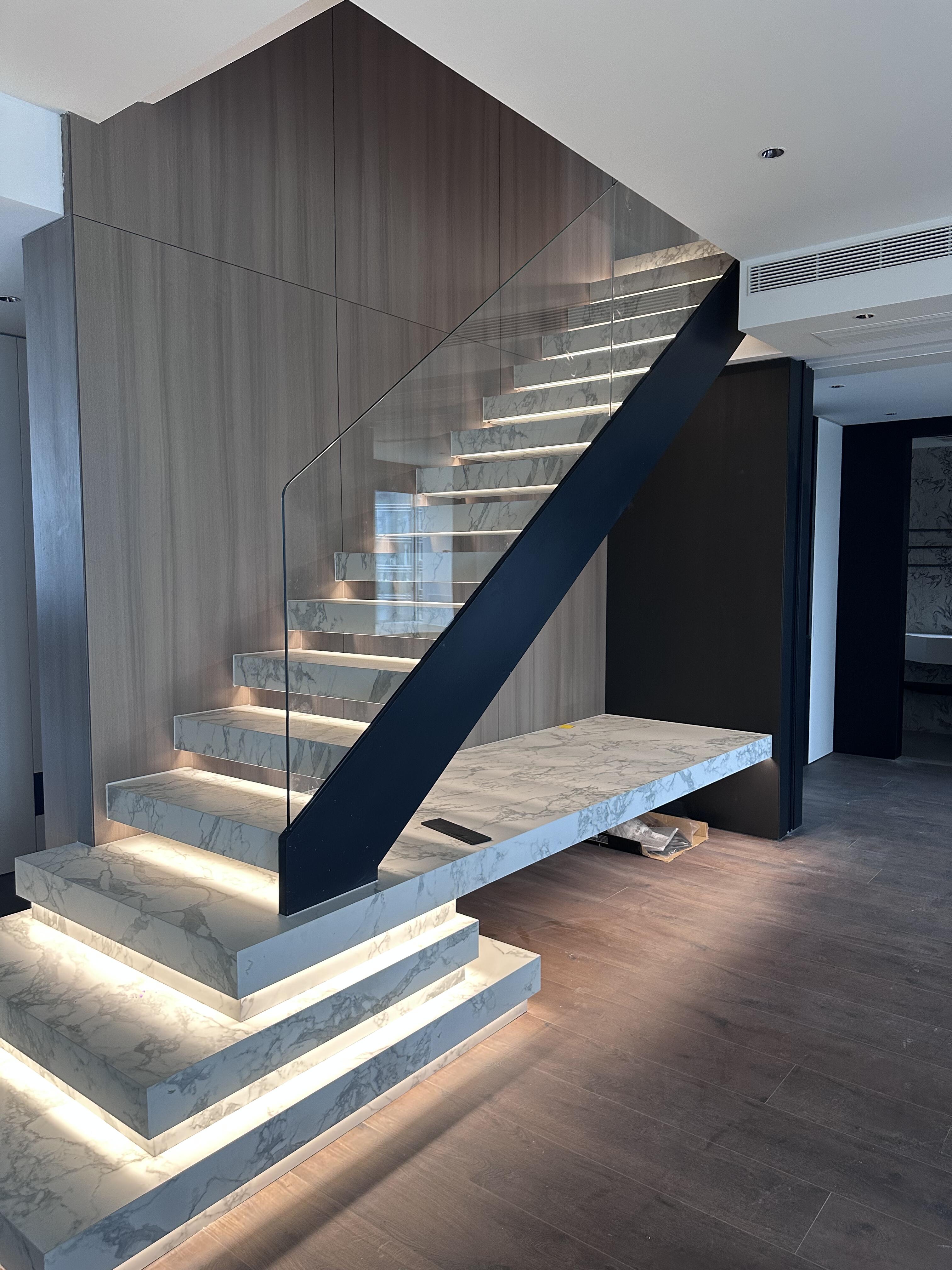 高级感满满的悬空楼梯.#家居装修# #动态连更挑战