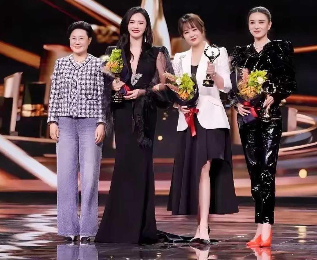 姚晨,马丽,宋佳站在一起,真是娱乐圈的实力派加实力派,这三个女演员