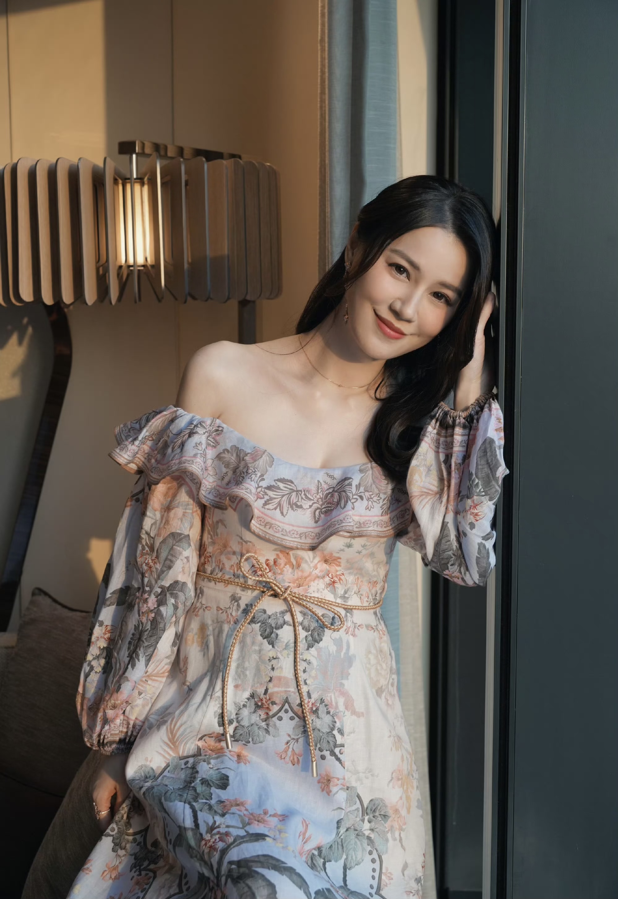 港星黄翠如晒孕肚照,并表示自己很喜欢这个小肚子