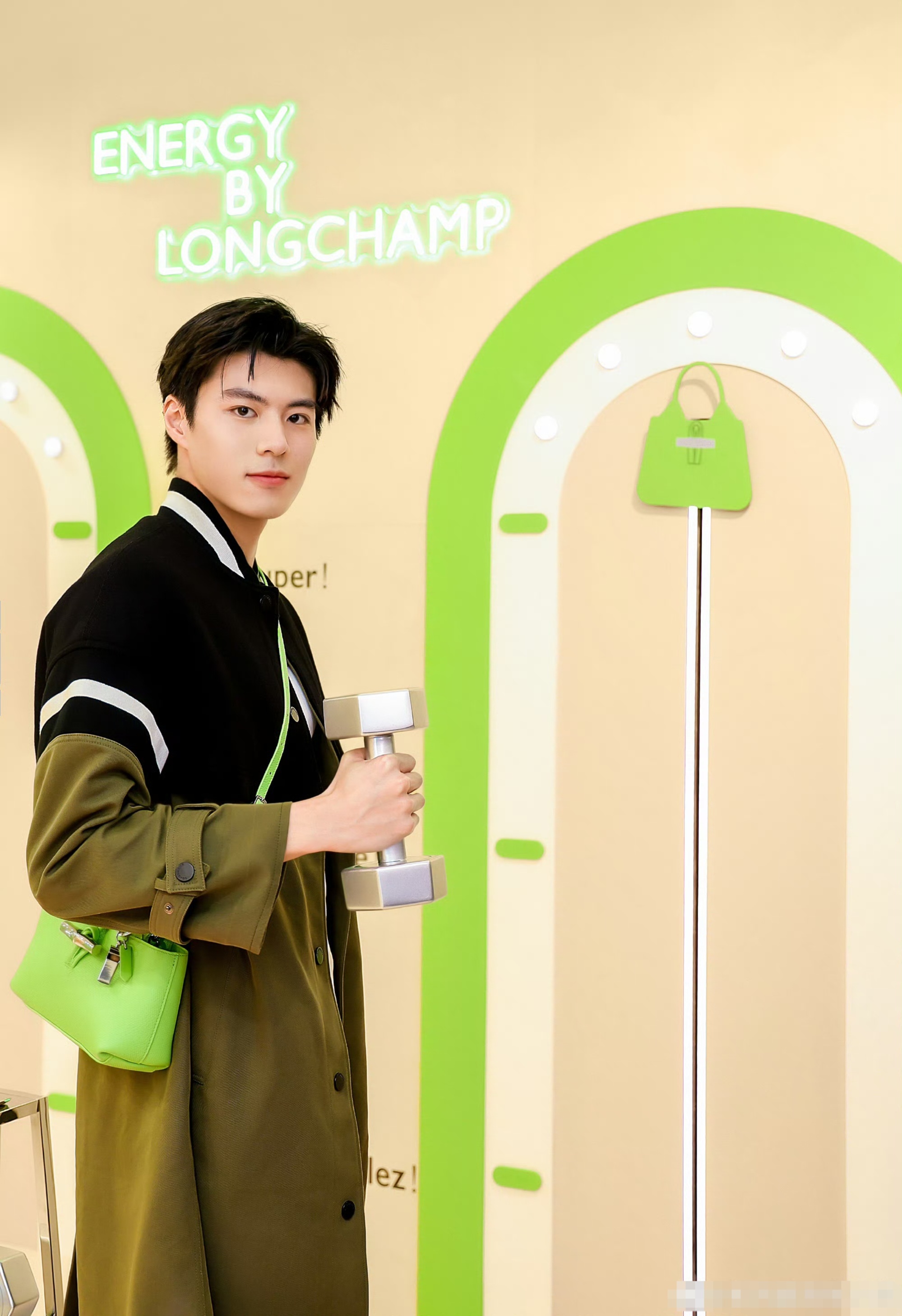 光滑细腻洁白  运动员的身份让他们的美多了一层张翼祥