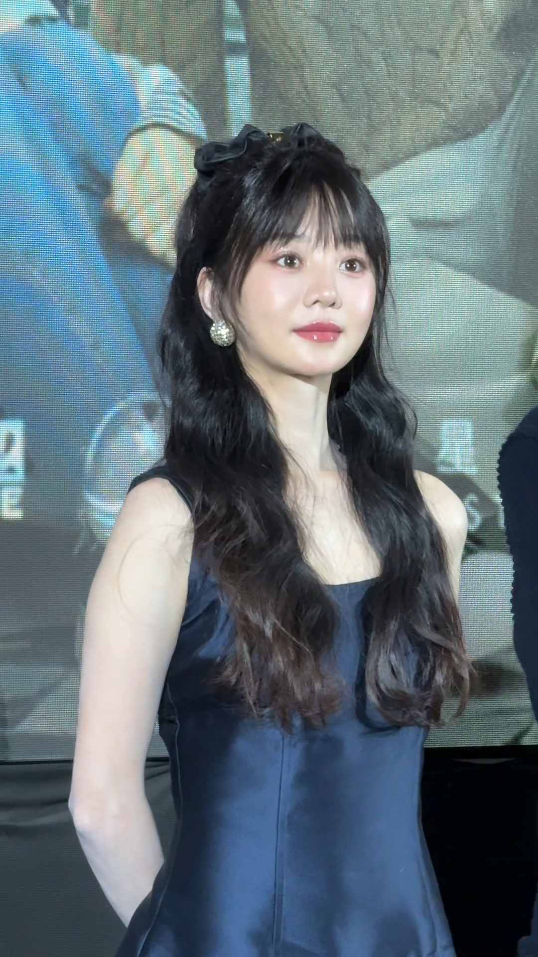 胡意旋卷发蝴蝶结发型好甜