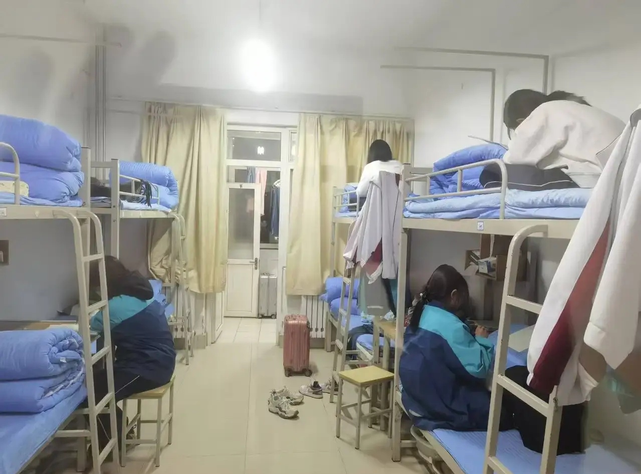 学院宿舍青岛三十九中宿舍照片霍邱二中宿舍图片榆林三中宿舍我闺女