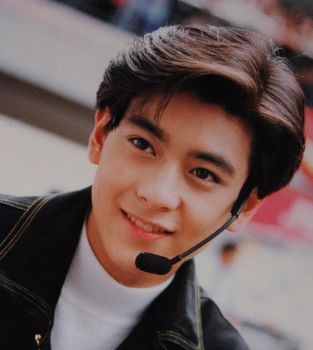 年轻时的林志颖,宛如一颗璀璨的星辰闪耀在娱乐圈