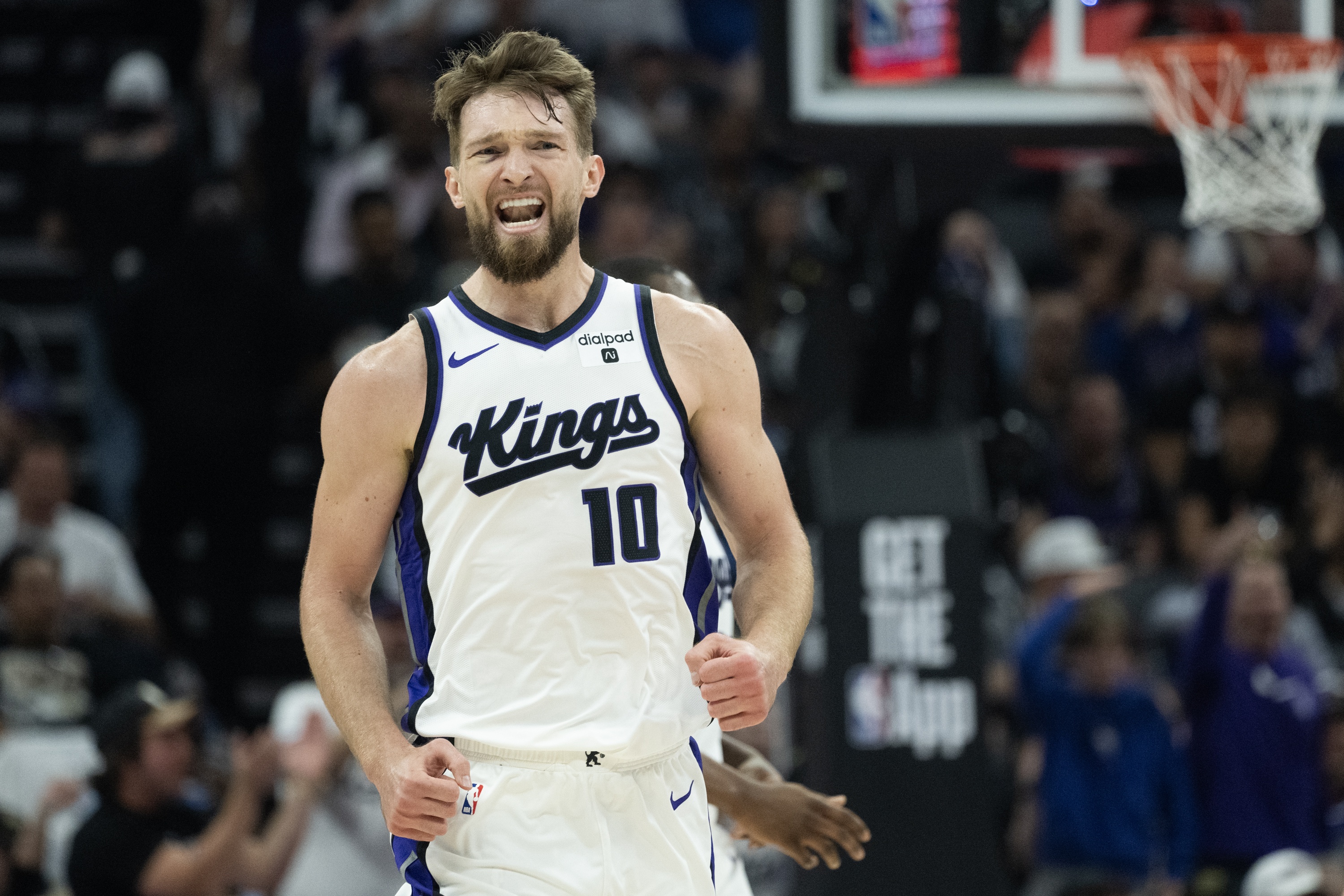 109战胜鹈鹕,萨博尼斯出场34分钟,15投11中,其中三