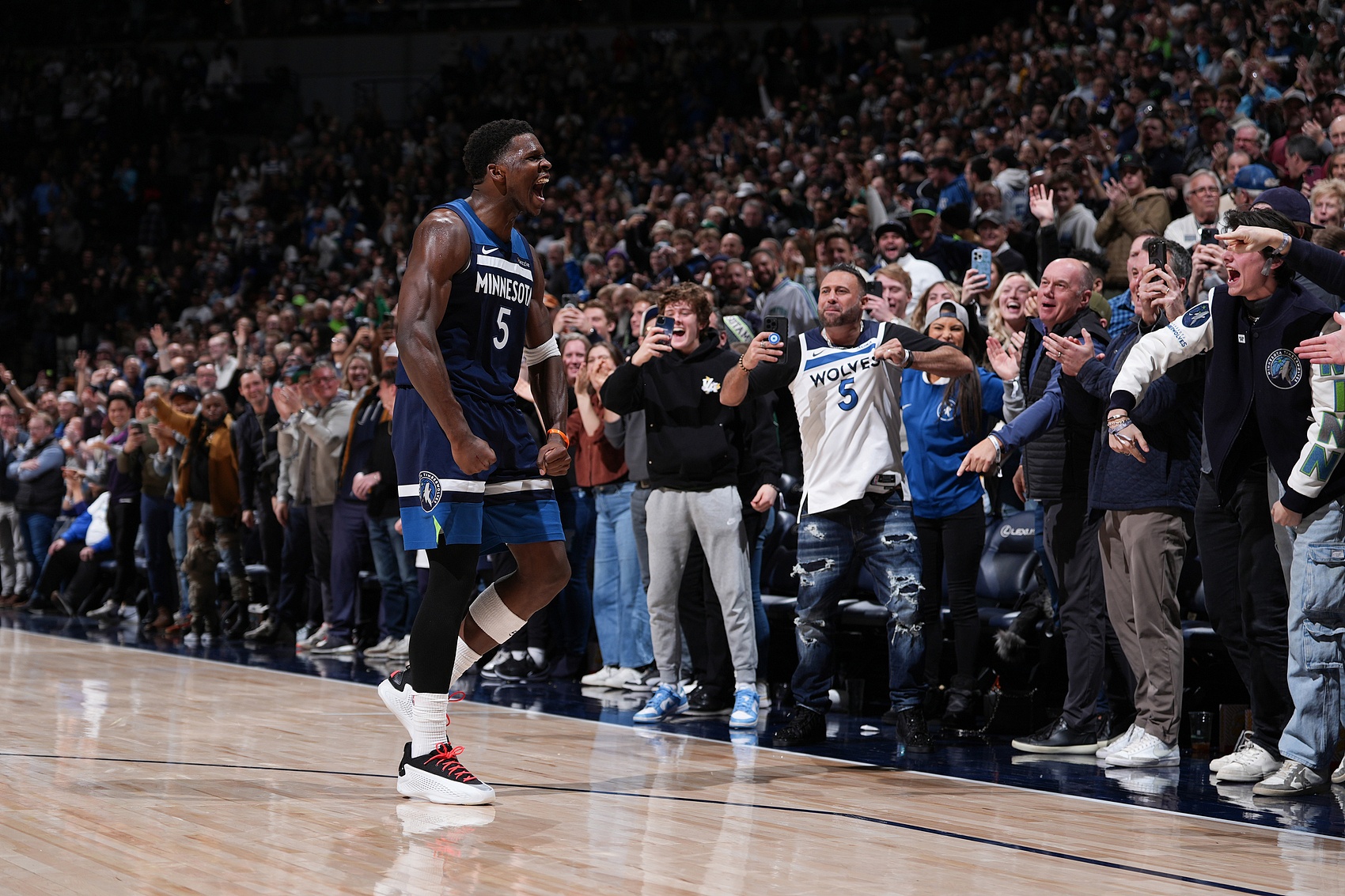 NBA常规赛森林狼客场120-113力克爵士爱德华兹35分兰德尔27+8+7的简单介绍 NBA常规赛森林狼客场120-113力克爵士爱德华兹35分兰德尔27+8+7的简单介绍