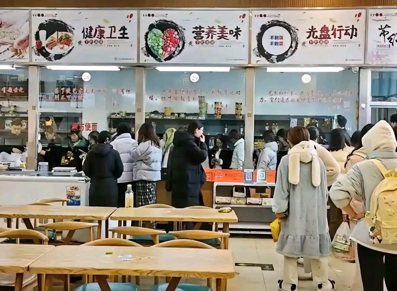 大学食堂吃饭没给钱怎么办(大学食堂吃饭没给钱怎么办啊)