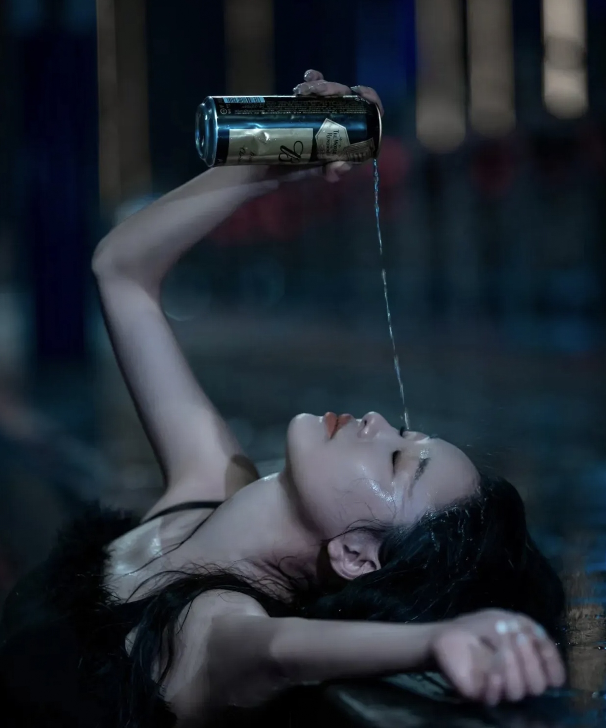 离婚以后就去了南方,如同许巍的仗剑走天涯