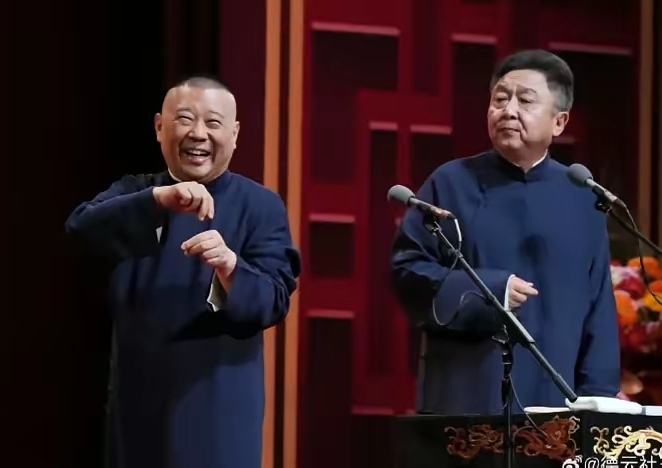 11月9日郭德纲在郑州的大型商演人山人海,3个半小时的相声让欢笑声