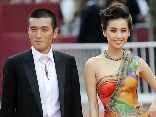 自己佩戴九眼天珠6900万,给黄圣依的是1000万,除了李连杰和洪金宝拥有