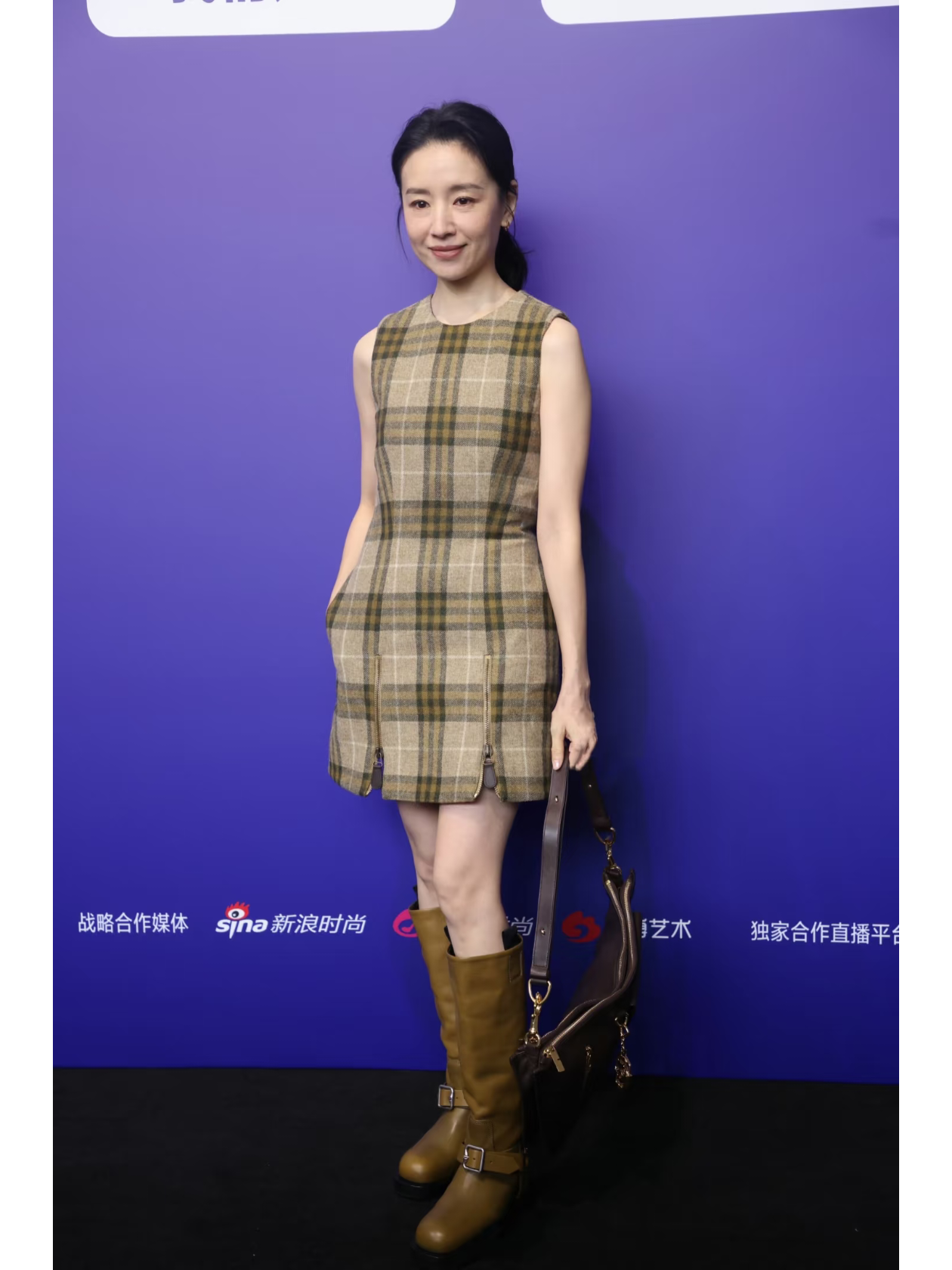 44岁的董洁这状态确实够真实,有人说她没医美也有人说应该做的少!