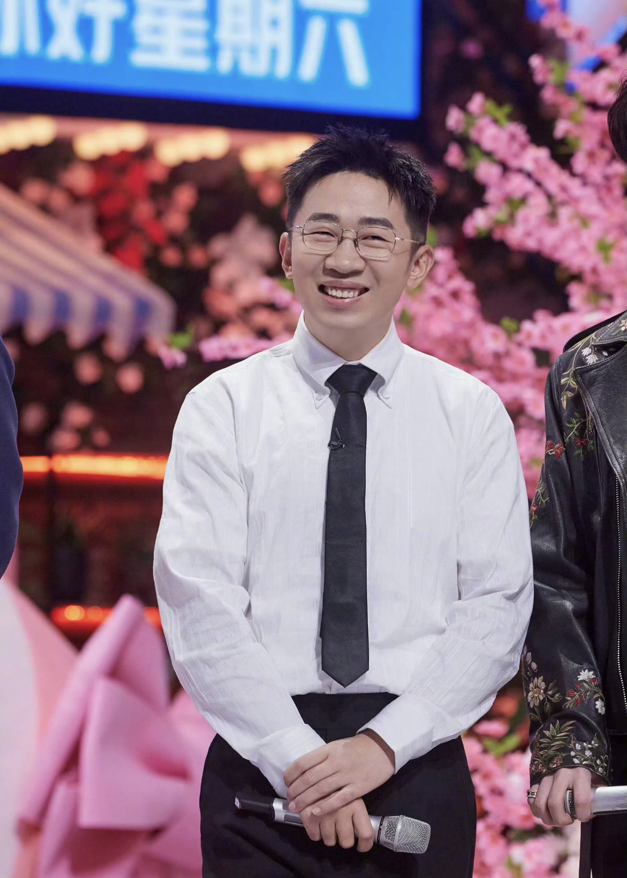 杨迪老师也有不搞笑的时候呀,不过唱跳很适合他呢,真的很期待杨迪老师