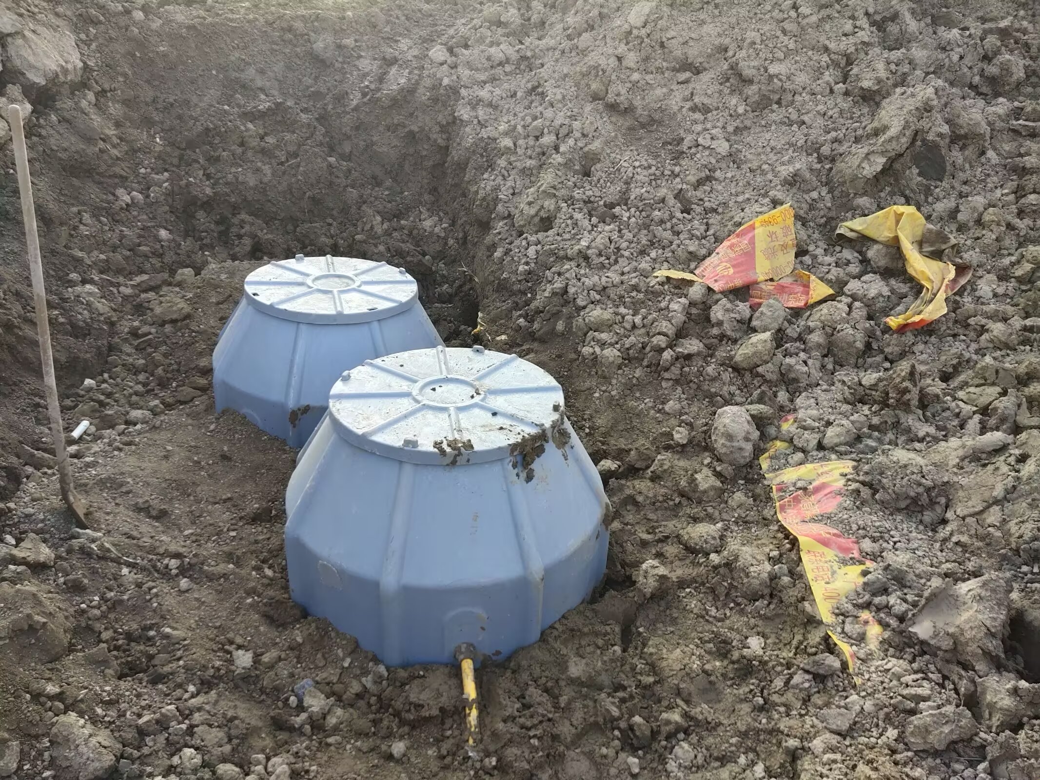 成品树脂材料可以通过调整配方和增强结构来增强井体的稳定性,防止因