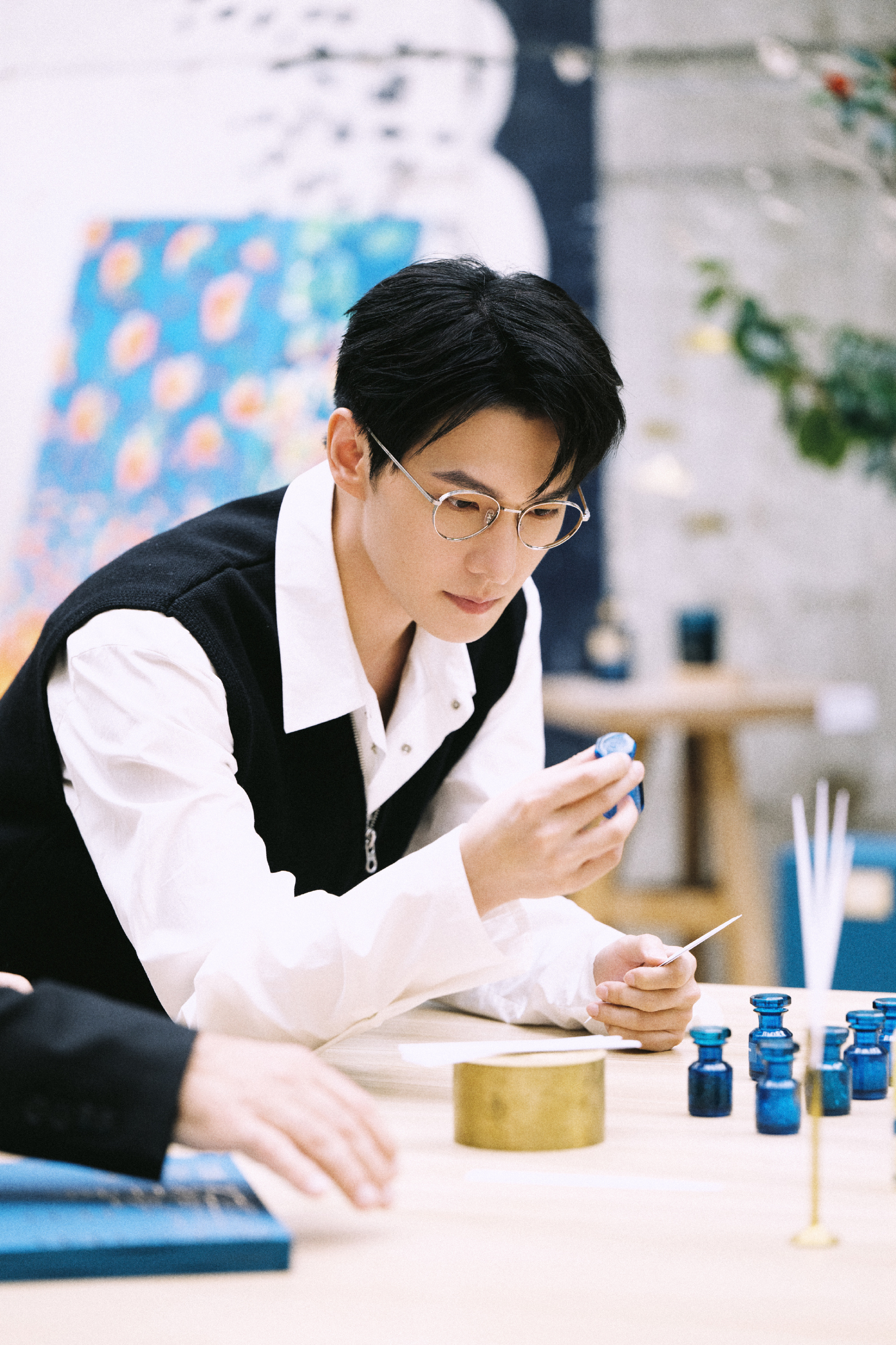 杨洋一组新造型分分钟梦回《你是我的荣耀》里的于途一样的造型一样
