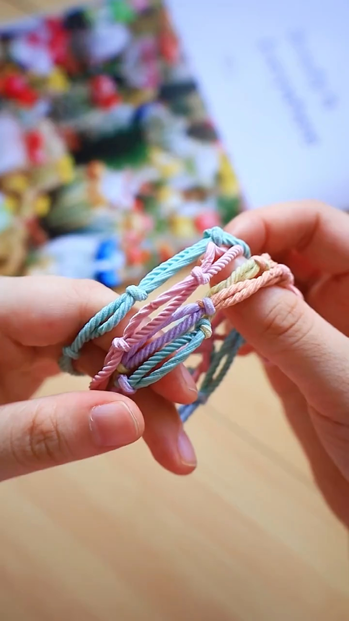 用小皮筋编闺蜜手绳,太漂亮了,简单又实用