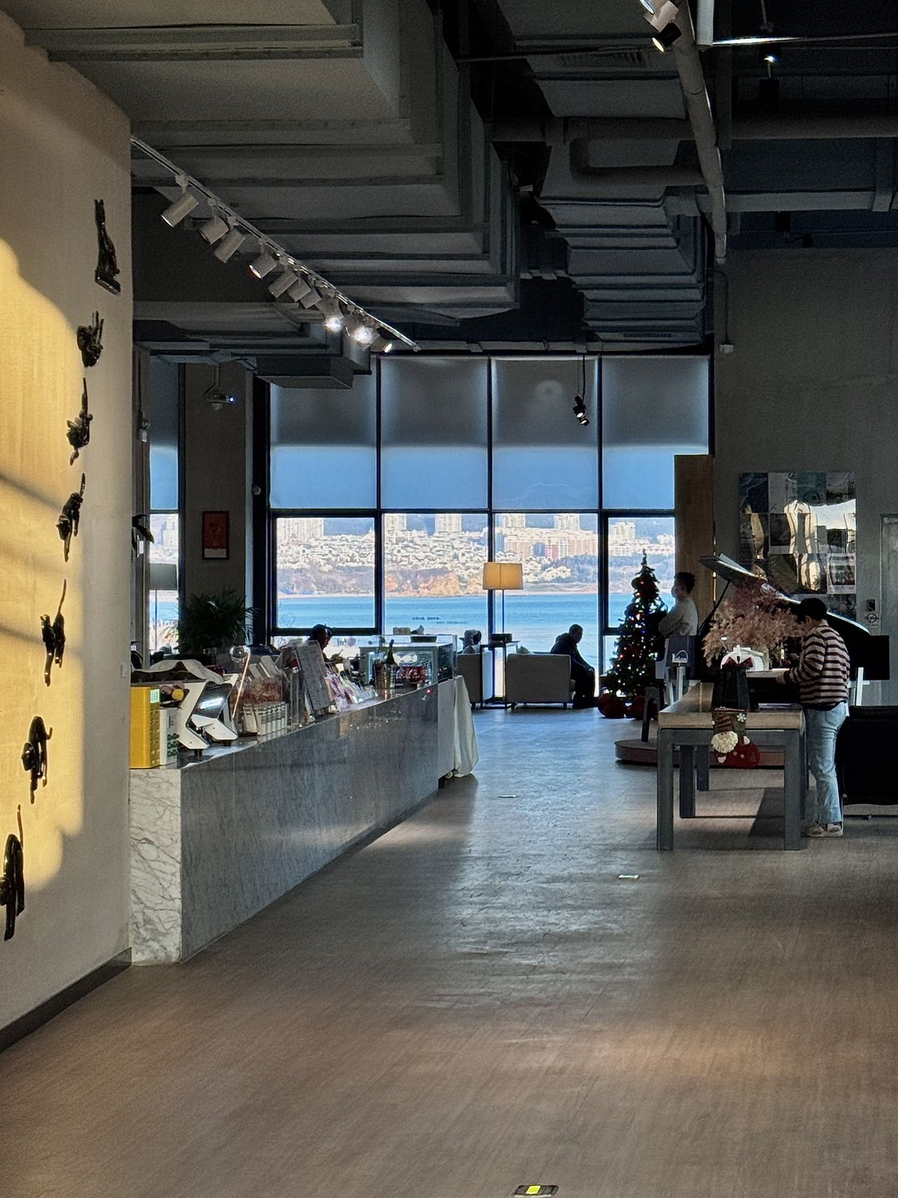青岛又又又新展啦 《巴别塔·蜃境》 汇聚了31位艺术家作品 不同风格