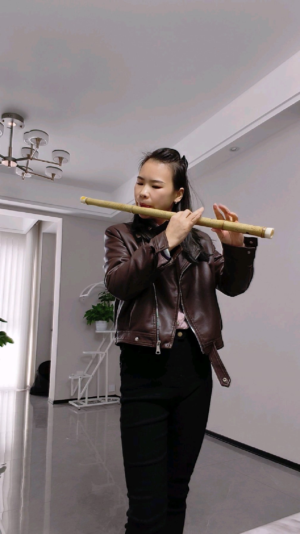 5376号c调芝麻斑竹笛子,相当的通透,密度极高,金属音