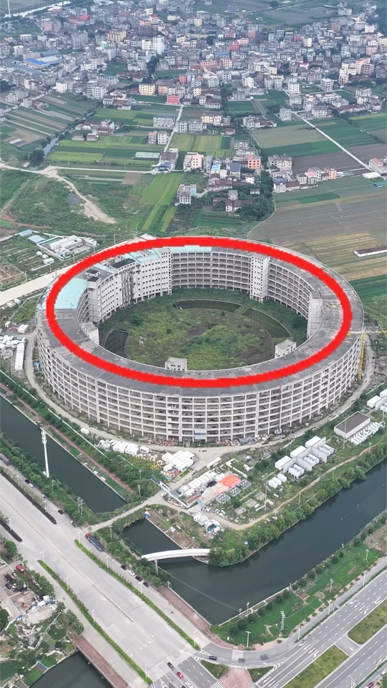 国内最大的烂尾圆形建筑,建好后废弃多年无人问津
