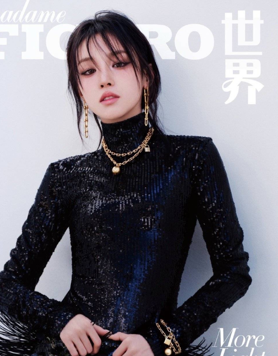 宋雨琦这次身穿高定礼服,佩戴珠宝,尽显豪华与浪漫