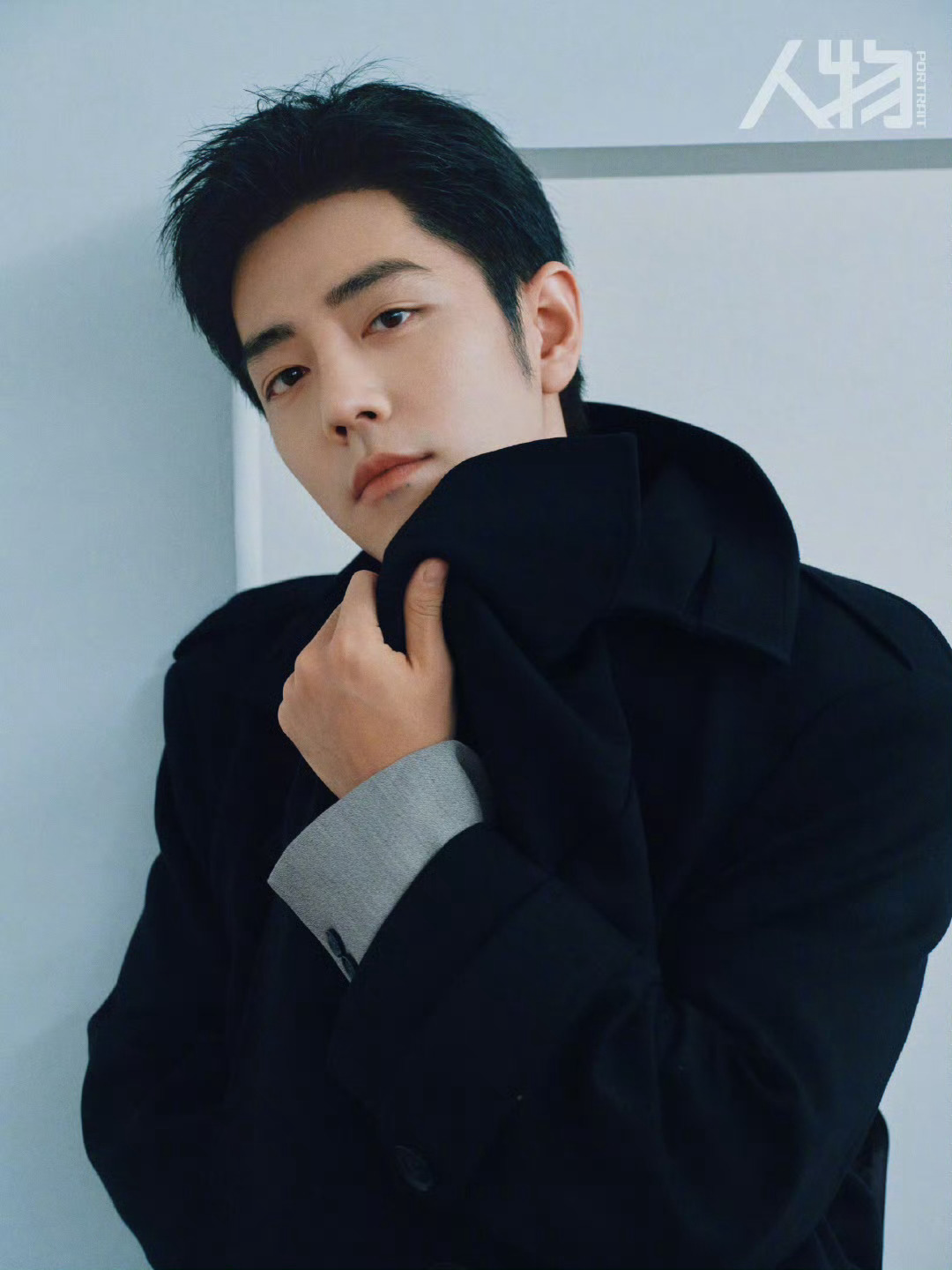 肖战登上《人物》封面,5五年之约归来,眼角带笑,凸显沉稳气质!