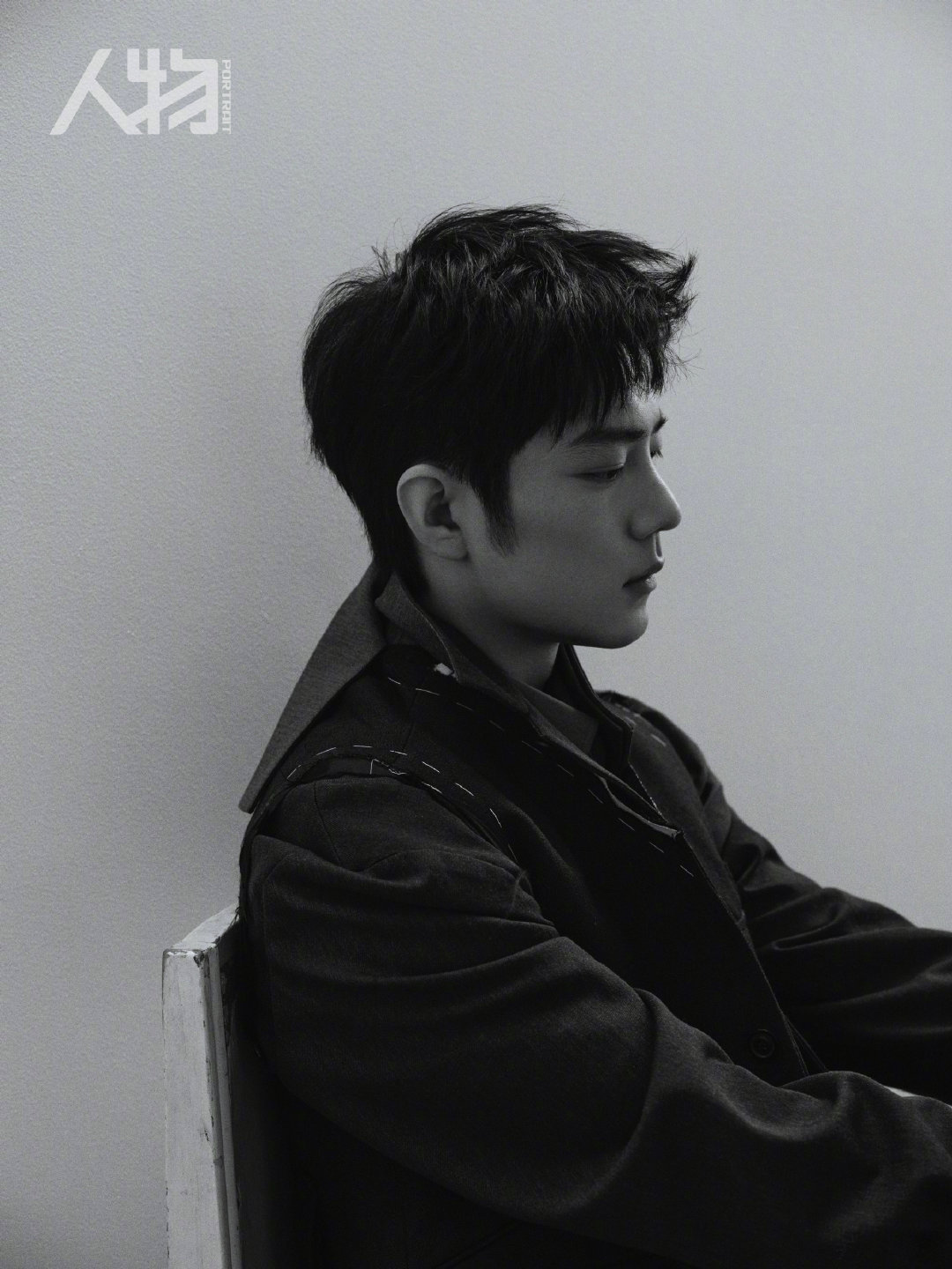 肖战登上《人物》封面,5五年之约归来,眼角带笑,凸显沉稳气质!