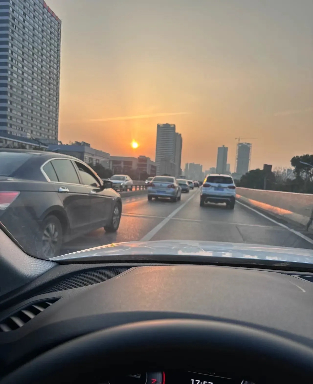 1: 永远保持车距,至少保持两秒的距离,这是安全的