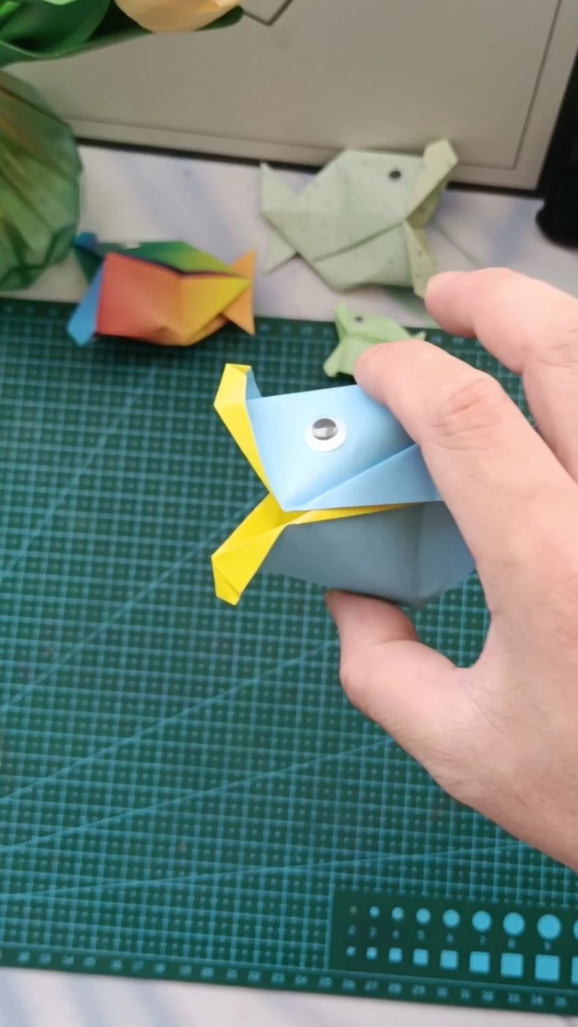 简会说话的大嘴鱼折法教程,步骤简单详细,一学就会