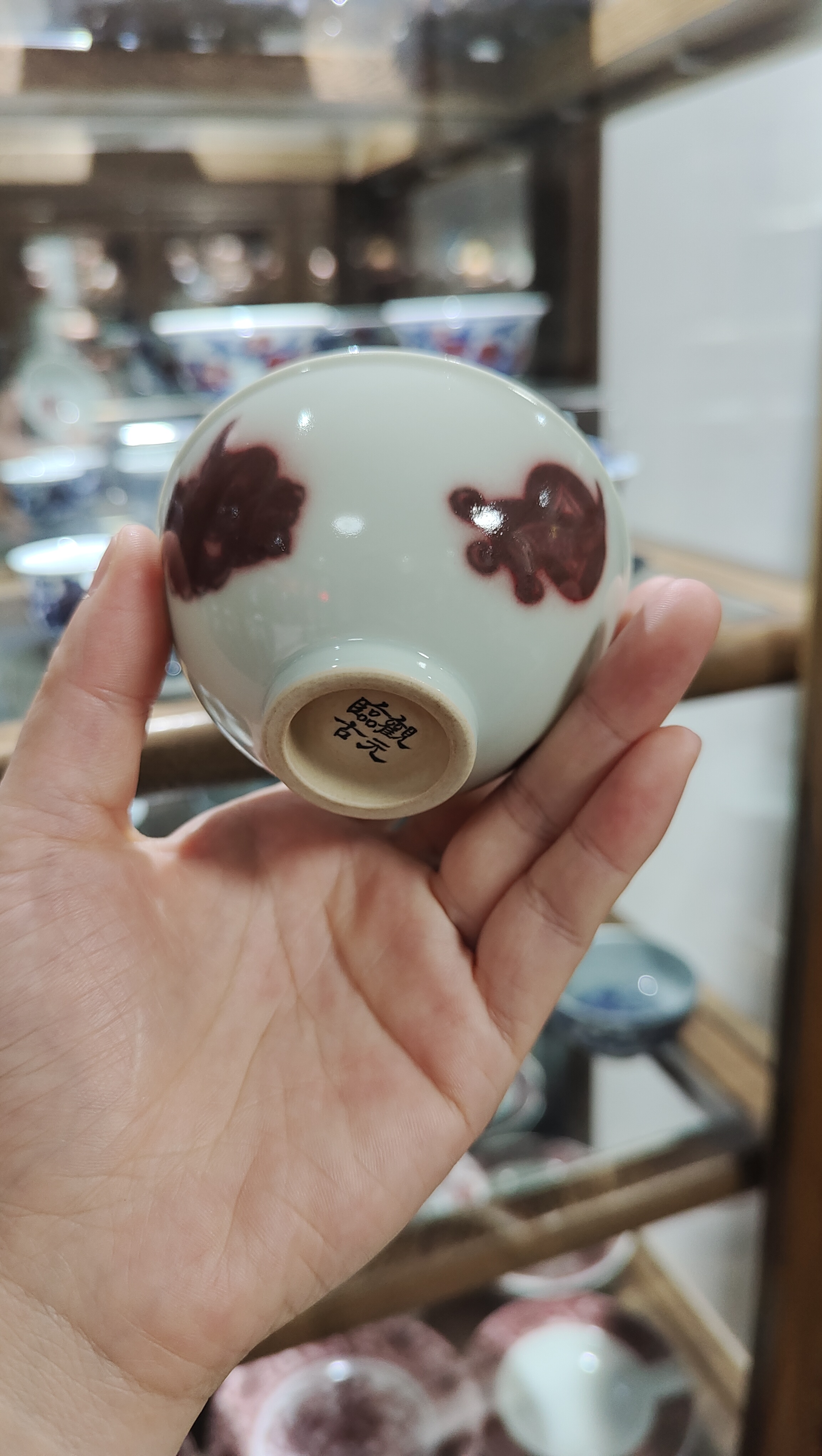 釉里红主人杯:羊脂玉一样的油润,倒上一杯岩茶或是熟普,非常的赏心