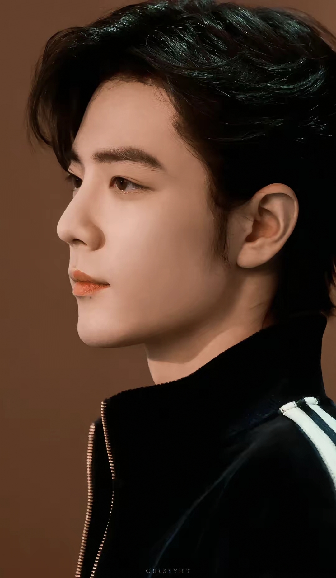 别看小小的鬓角,它的作用可大了,能够修饰脸型并影响整体发型效果