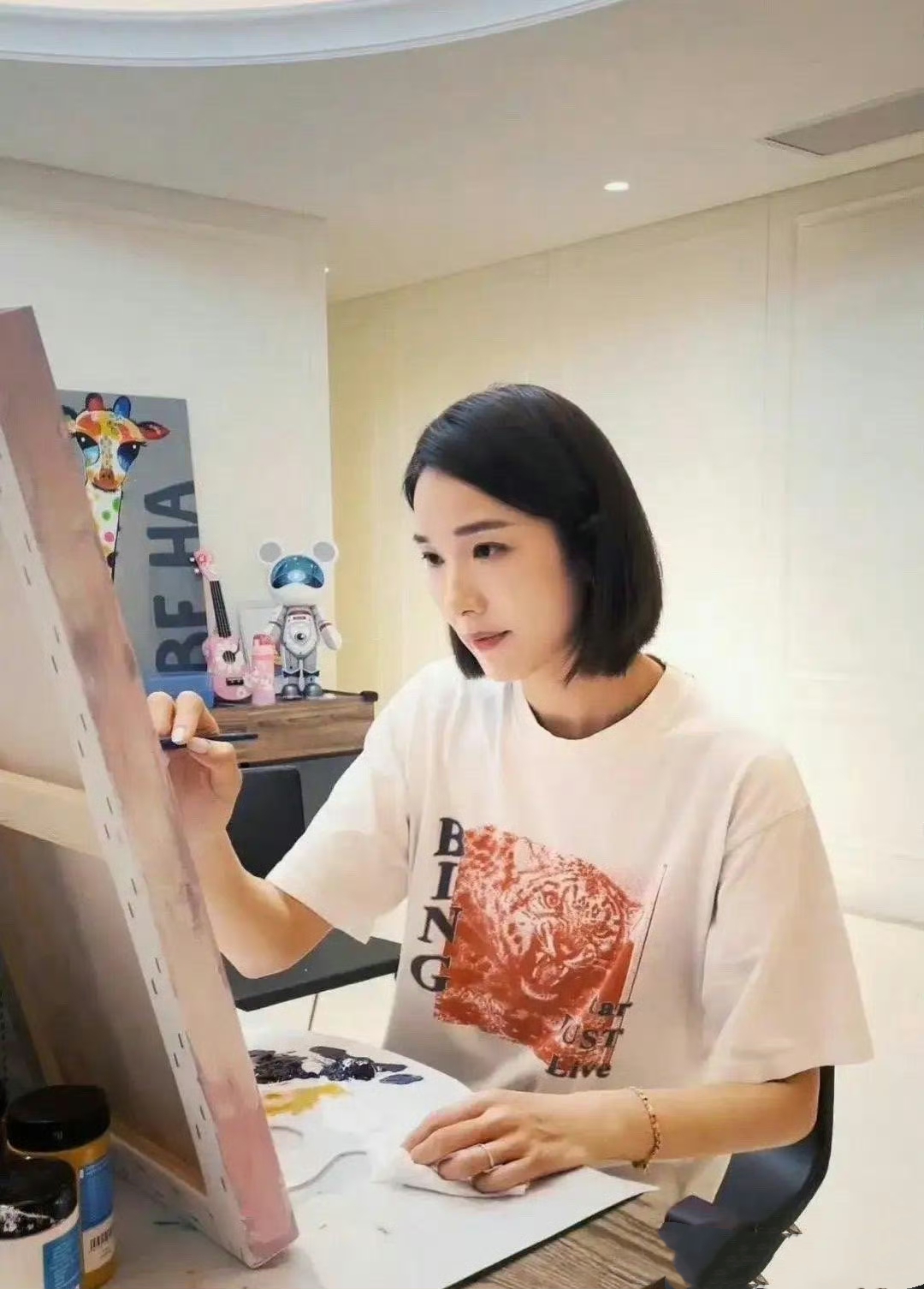 明星 王祖蓝的老婆李亚男画得真好每幅都想设成壁纸
