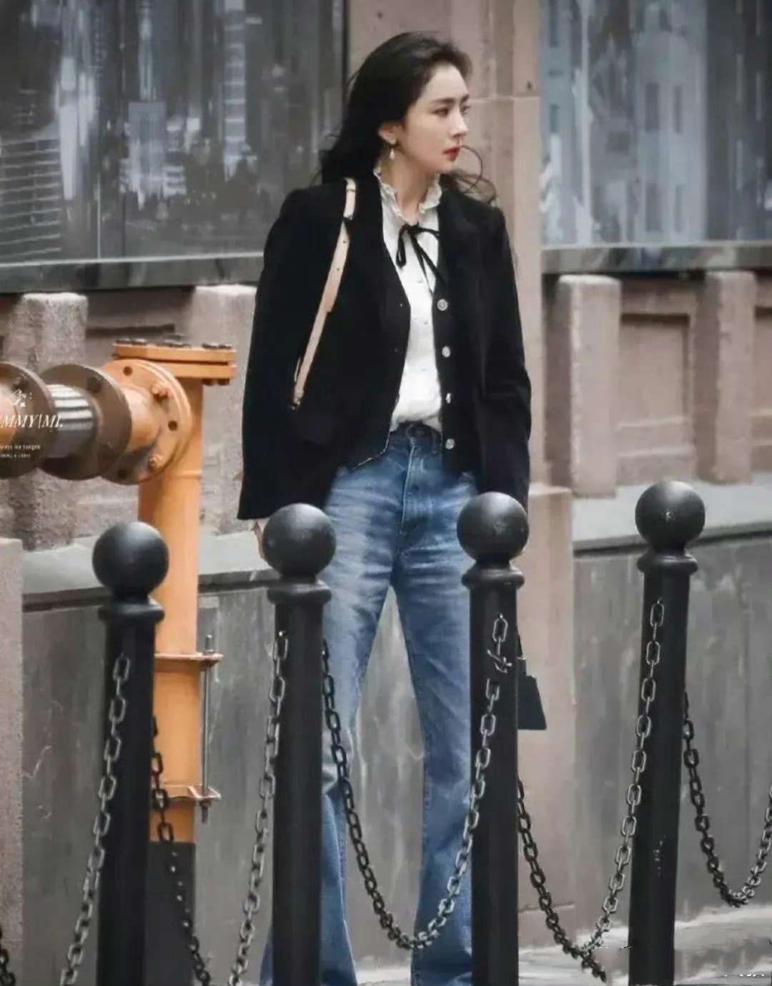女明星 杨幂的腿又细又直线条流畅真是让人羡慕这双美腿成了说哪