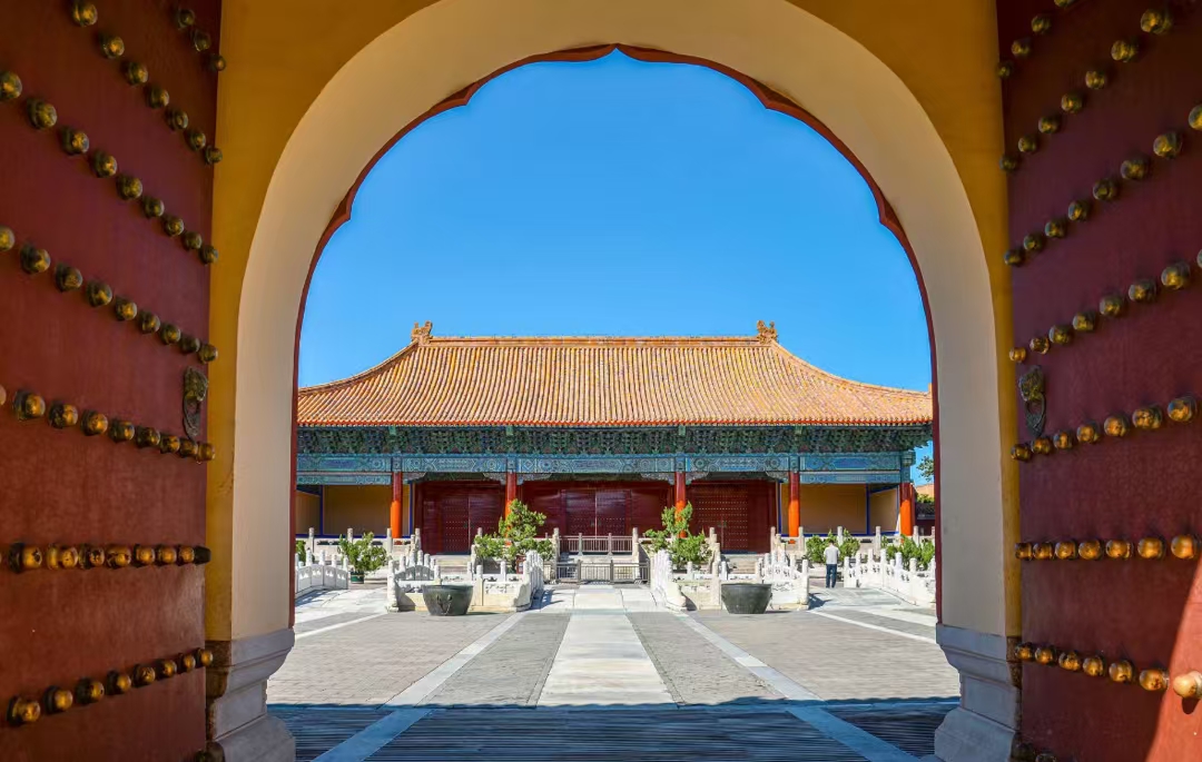 原来大家都是有一口饭吃,结果让一个人吃了,其他