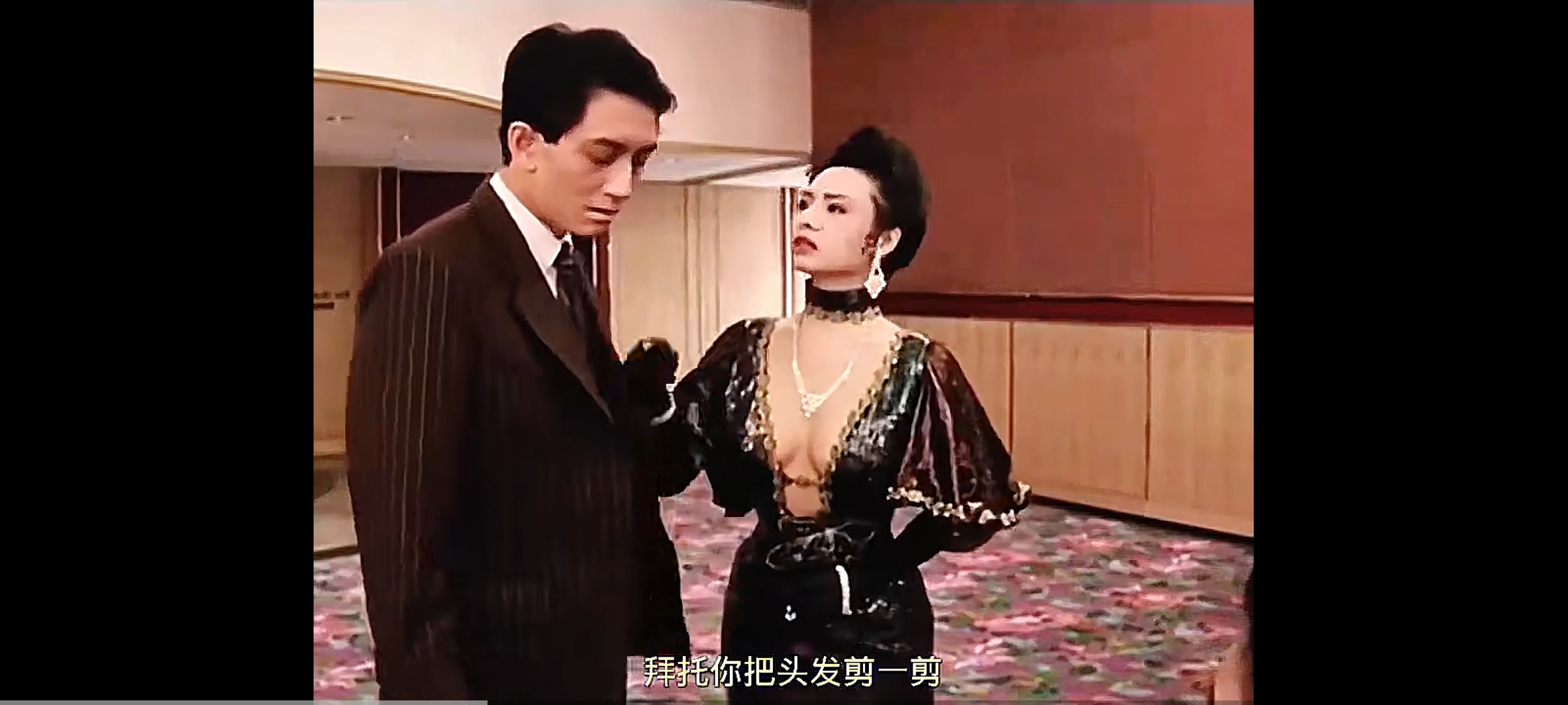 就有那么一个大美女,突然出现在一群老爷们儿面前