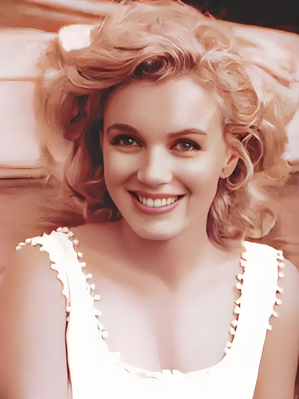 情感波澜情路漫,爱如朝露韵无边. 金发红唇魅万千,时尚华彩映流年