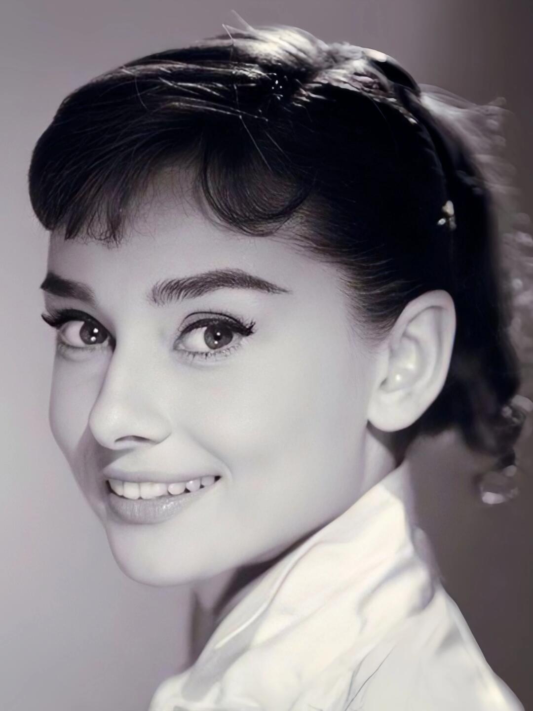 奥黛丽·赫本以《罗马假日》等经典作品闪耀演艺