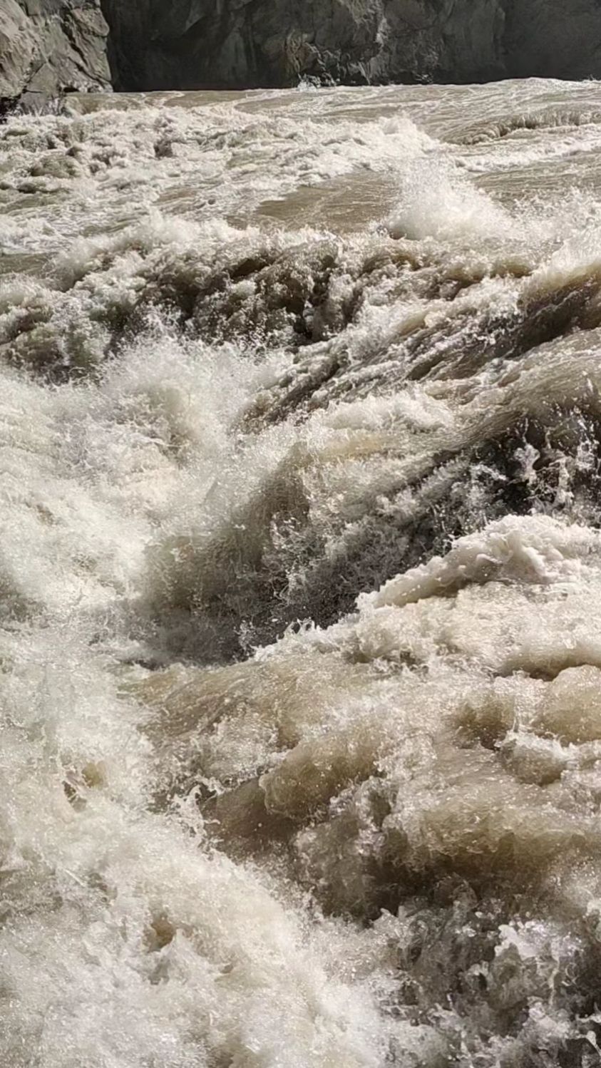 狂野,磅礴的金沙江水,气势震撼