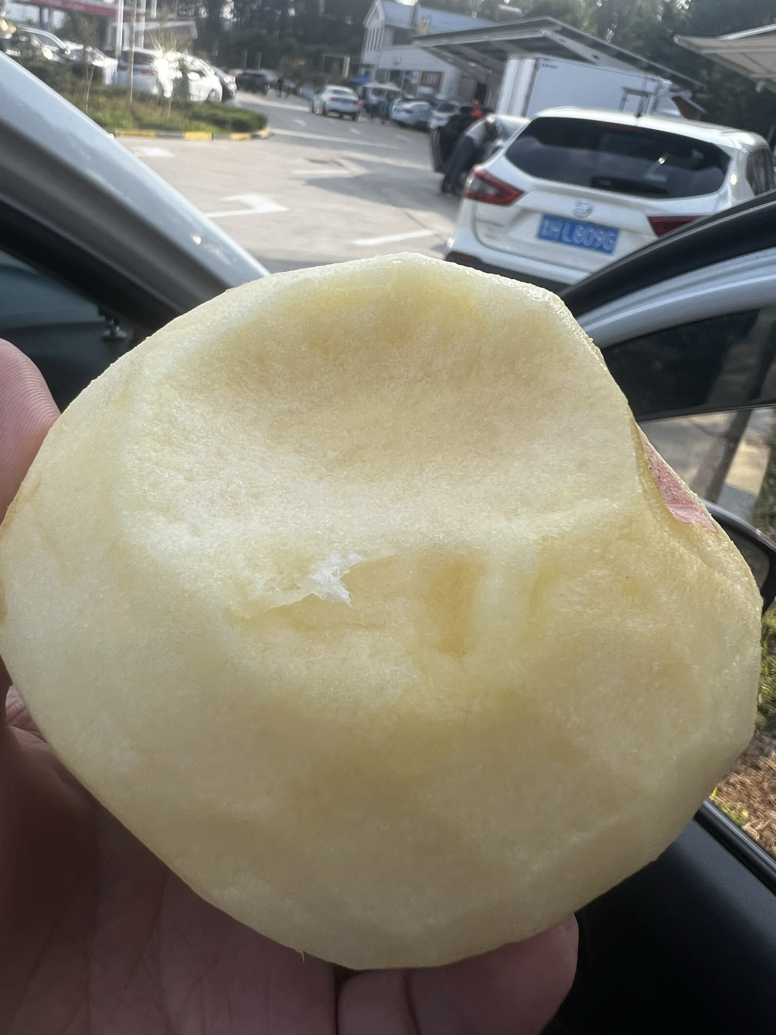 为什么苹果那么贵(为什么苹果手机突然黑屏打不开)