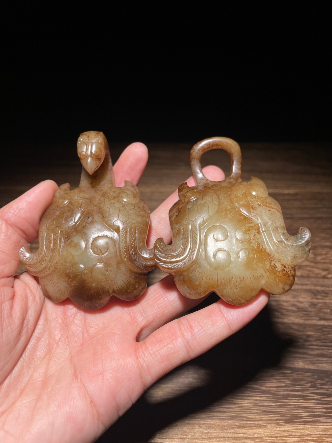 明代和田玉凤纹带扣:玉润风华,灵凤呈